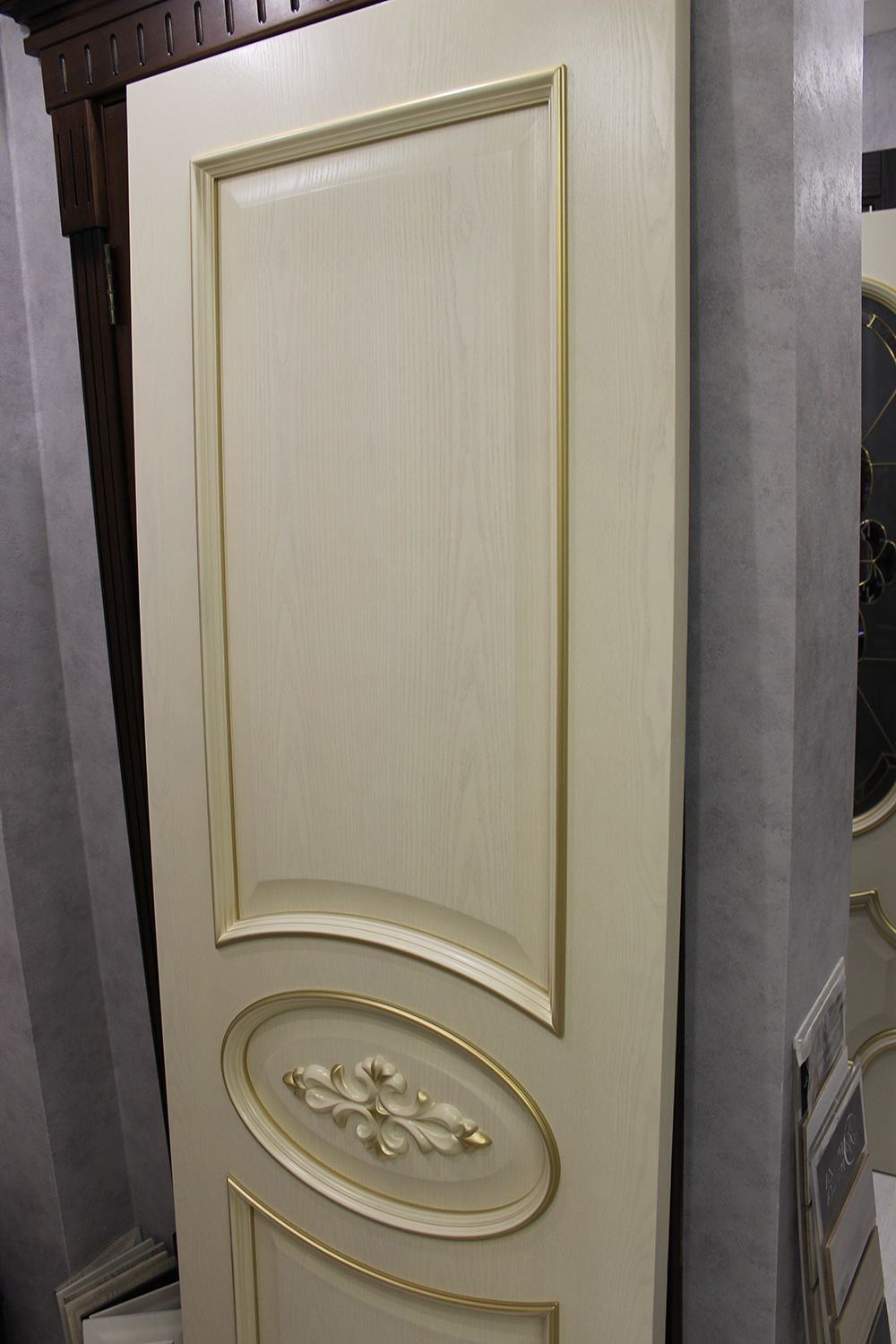 Luxurious interior masonite door Baroque