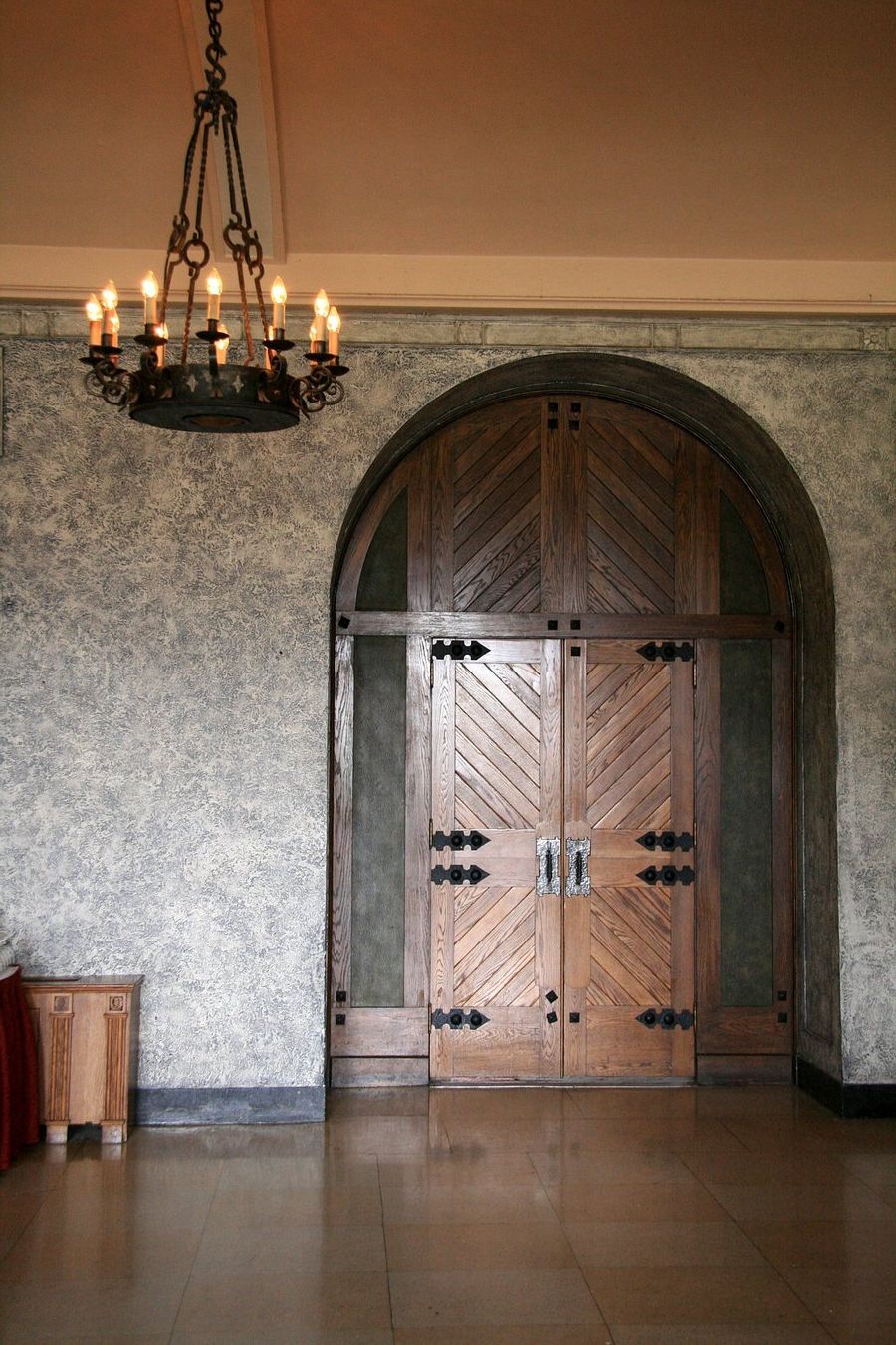 Stable wooden interior door