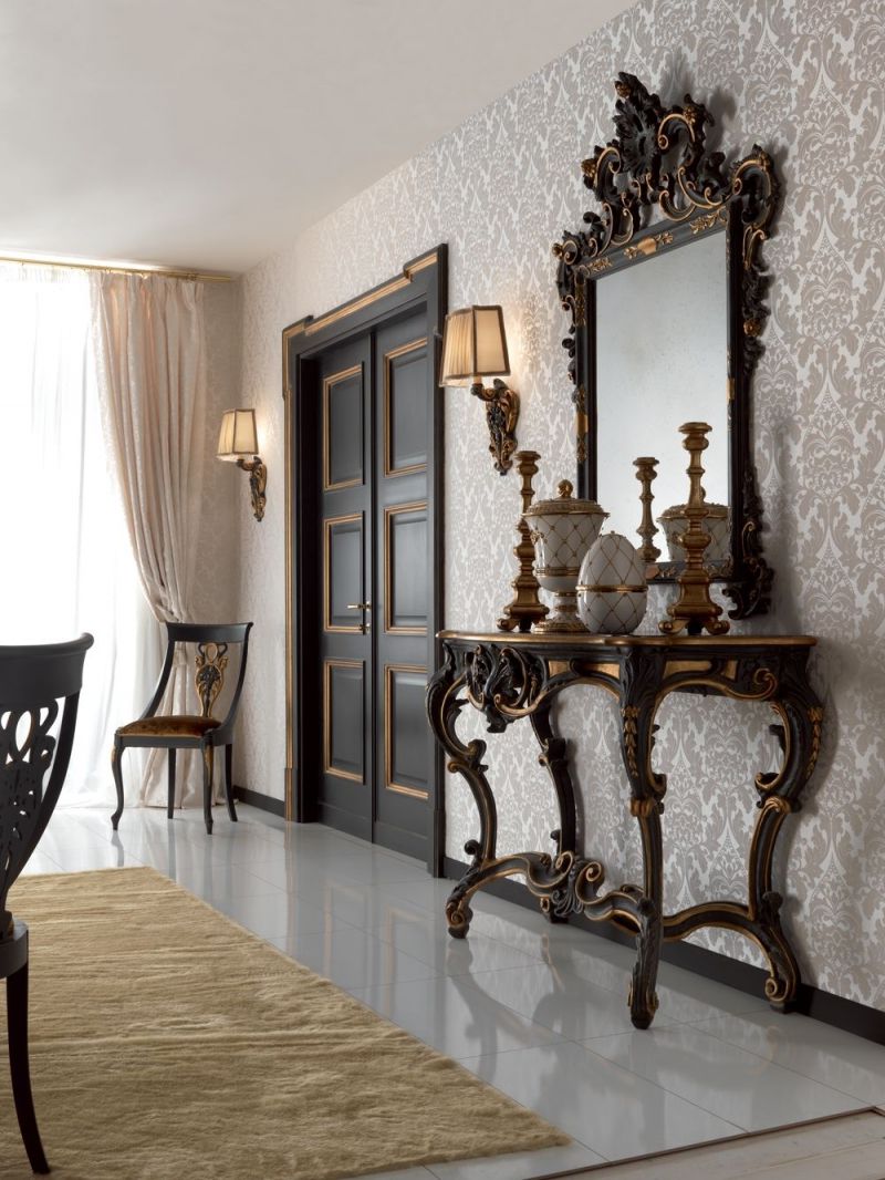 The dark wooden door in classic Baroque style perfectly complements the Vintage style of the interior