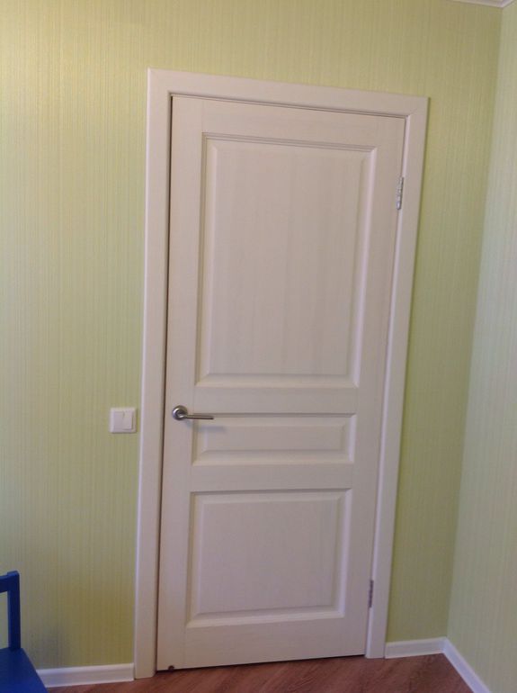 White interior doors in the interior design of your apartment