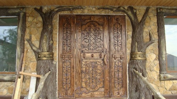 How to age wood for interior and exterior doors