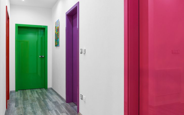 Red green purple and pink paint for interior doors 728x455 - Methods of decorative finishing of interior doors
