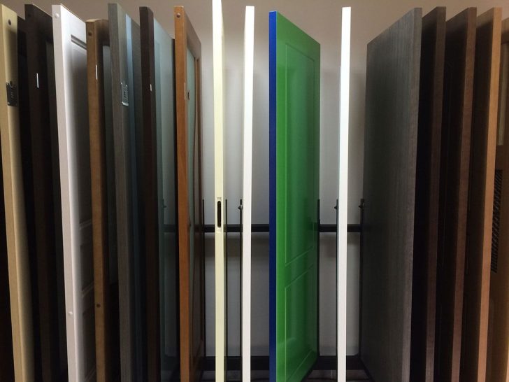 Various colors of paint interior doors 728x546 - Methods of decorative finishing of interior doors