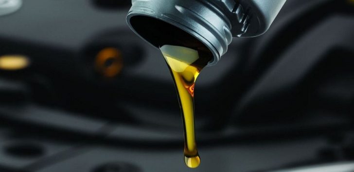 Engine Oil for door hinges 728x355 - What lubricant to use to silence squeaking door hinges