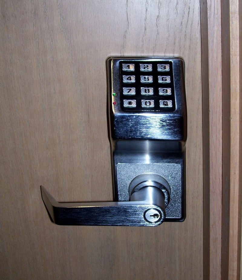 Keyless door lock