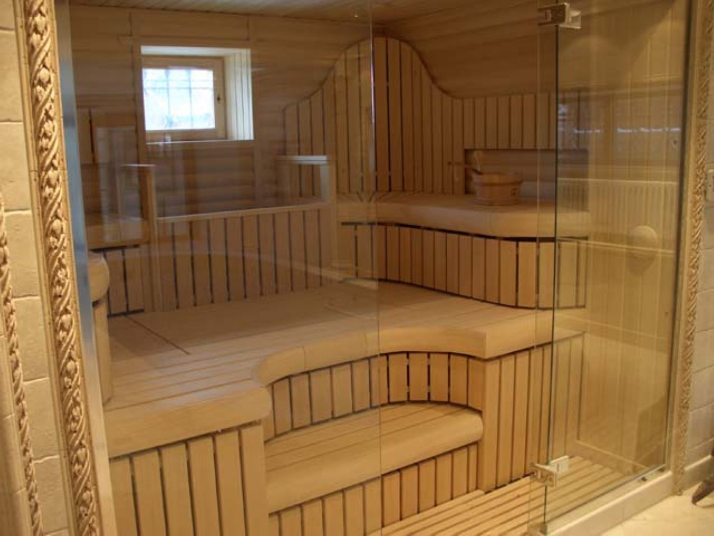 Glass sauna