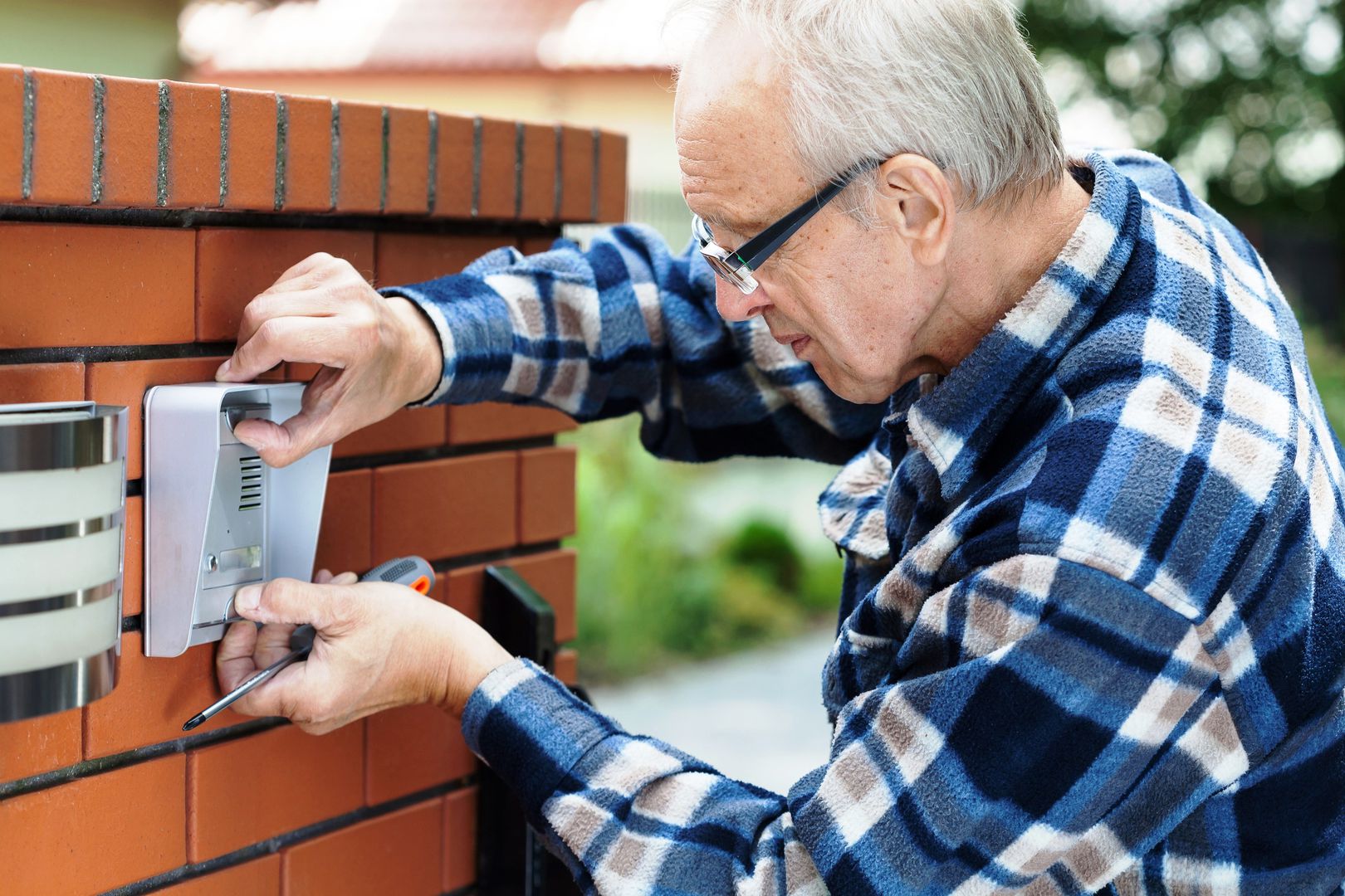 Installation of the door bell