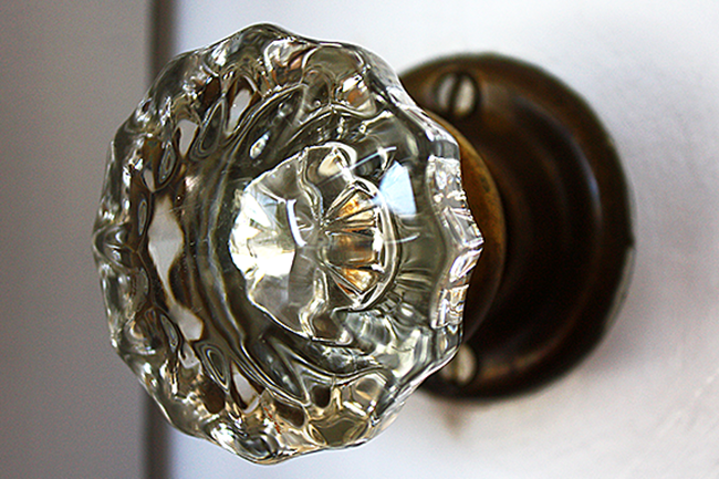 glass door knobs