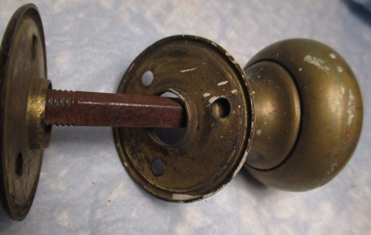 Antique vintage brass door knob 728x461 - Vintage Door Knobs