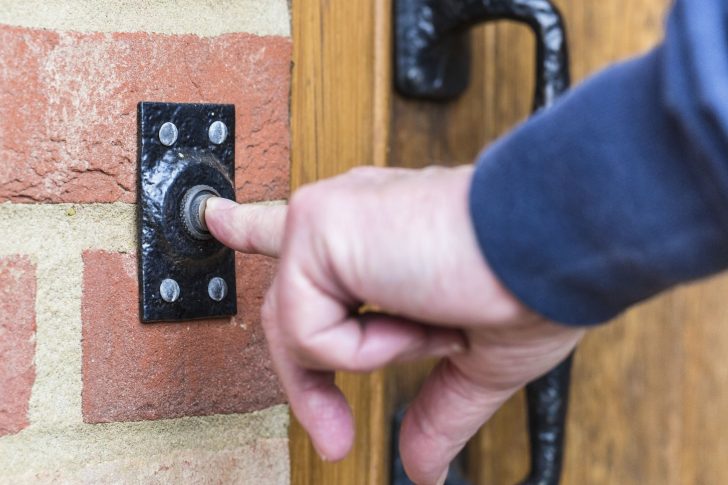 Doorbell button 728x485 - Installation of a doorbell in an apartment
