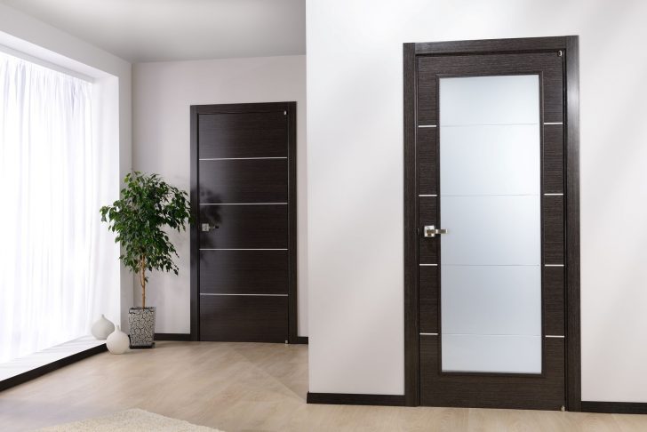 Modern dark door in an apartment with a light floor 728x486 - Interior with Dark Doors and Light Floor