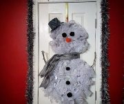 Decorating doors for Christmas – the Door in the form of a snowman.