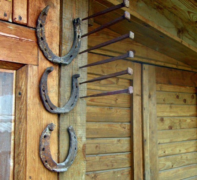 A horseshoe with horns up is a symbol of prosperity in a house - How to hang a Horseshoe over a Door