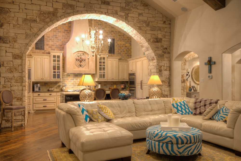 arch wall between kitchen and dining