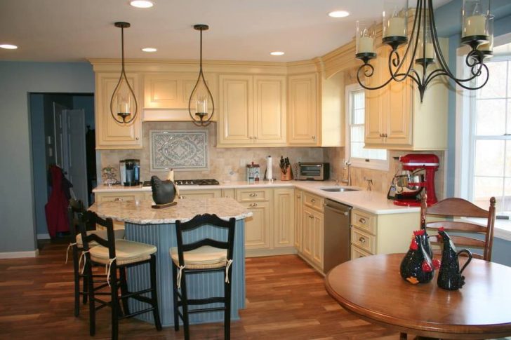 Country style kitchen furniture 728x485 - Country-Style Kitchens