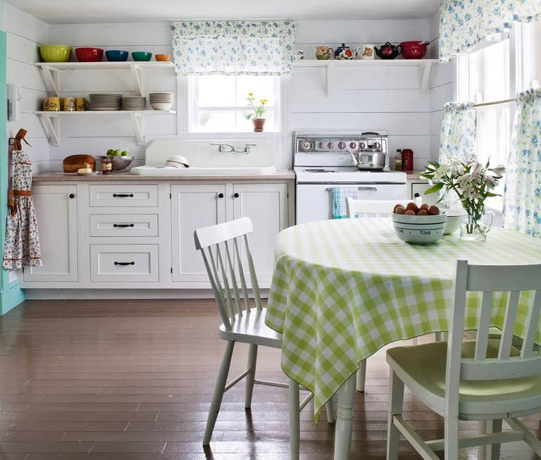 Curtains and tablecloth in the kitchen country style (Material – cotton, linen or hemp).