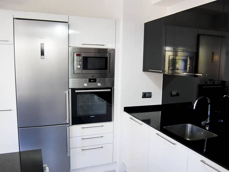 High tech kitchen design idea – white and black colors