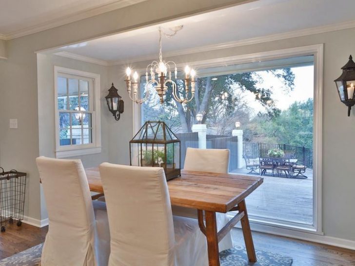 Sconces in the dining area of the kitchen in country style 728x546 - Country-Style Kitchens