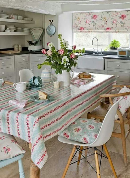 Textiles in the country style kitchen
