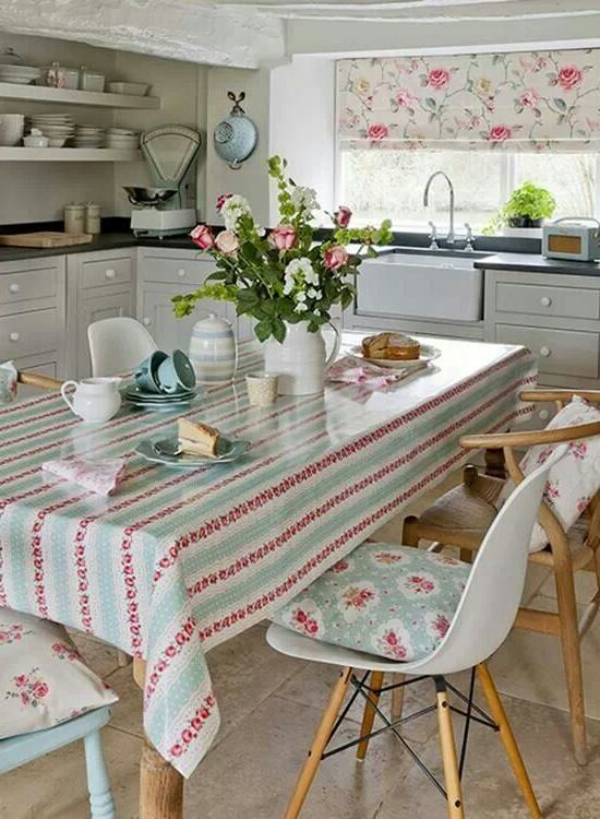 Textiles in the country style kitchen - Country-Style Kitchens