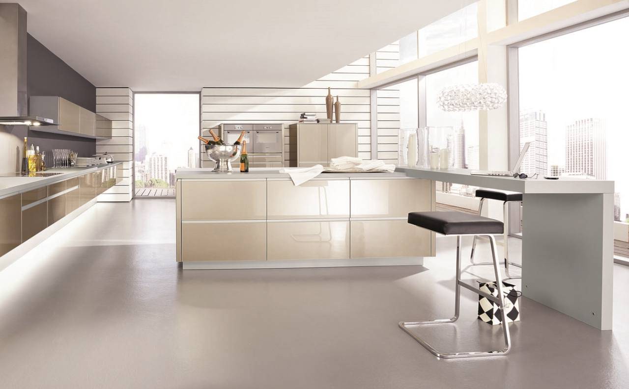 The materials used for the kitchen in style hi-tech – glossy glass, plastic and metal