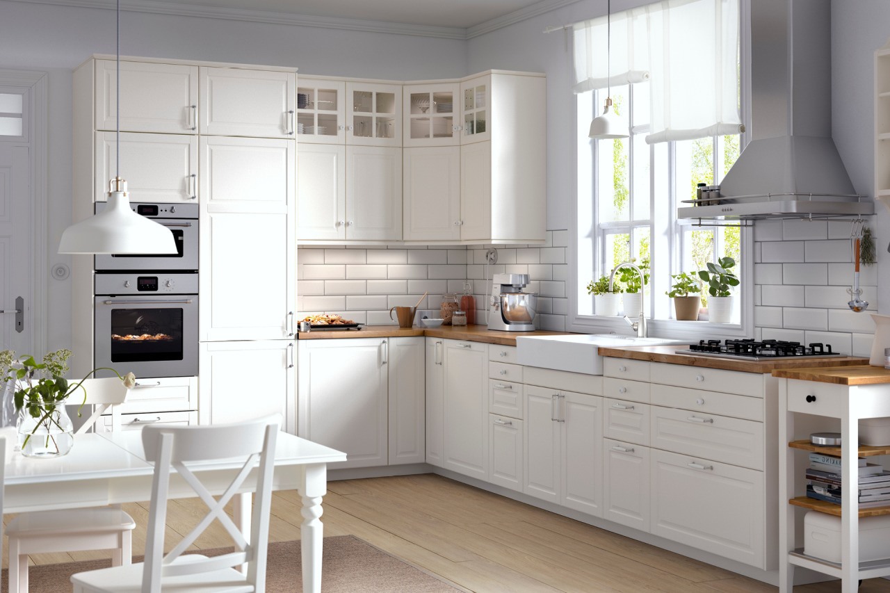 White kitchen tiles – country kitchen ideas